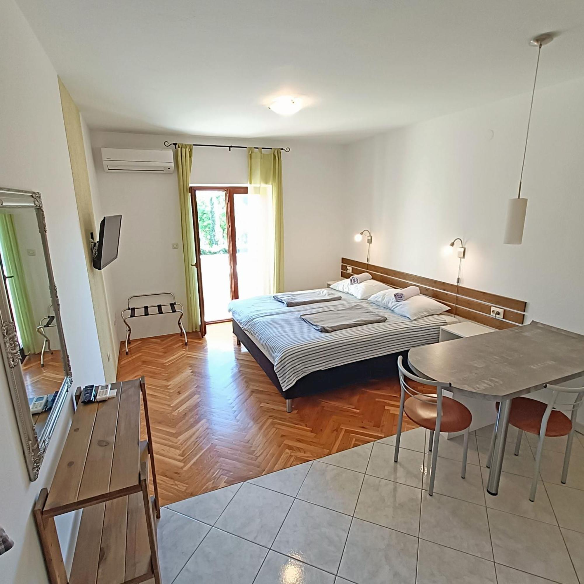 Paklenica Sport Apartments Starigrad Paklenica Esterno foto